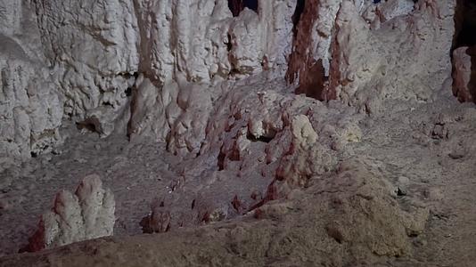 溶洞钟乳石地貌模型视频的预览图