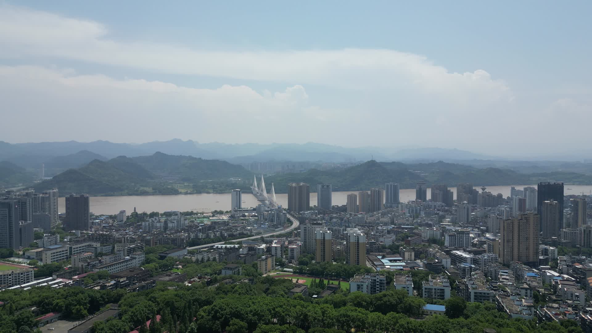 城市航拍湖北宜昌夷陵长江大桥沿江CBD视频的预览图