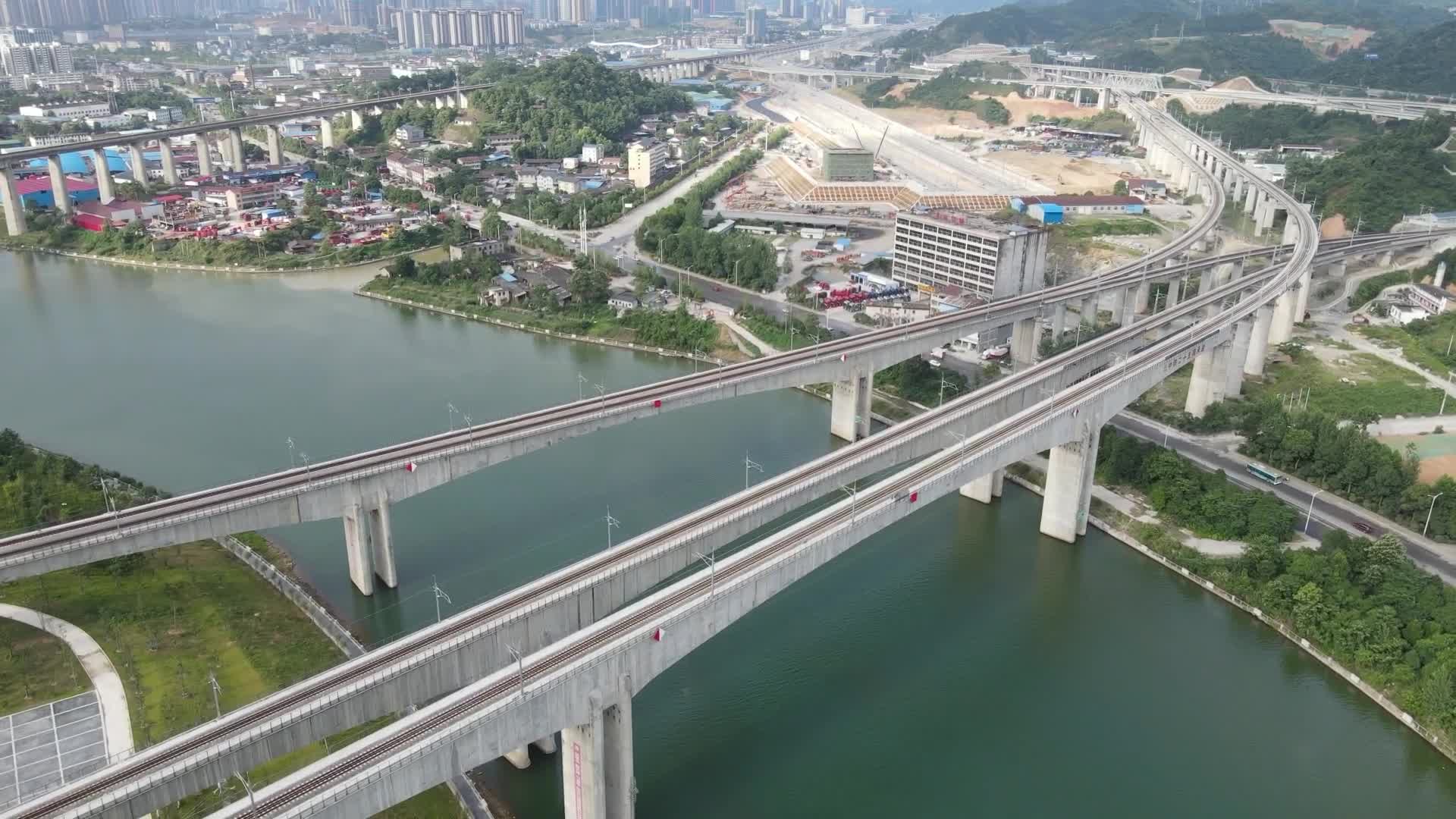 交通运输高铁轨道高架桥航拍视频视频的预览图