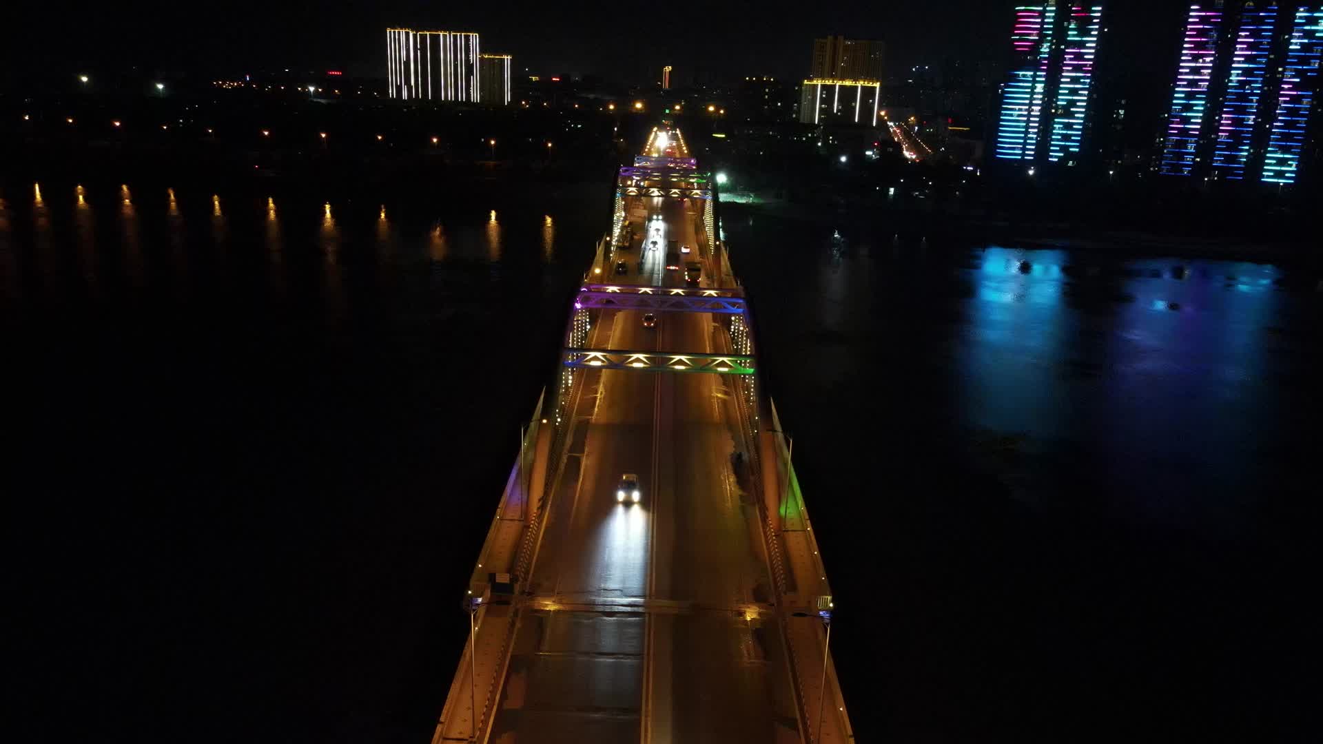 航拍湖南益阳资江二桥夜景视频的预览图