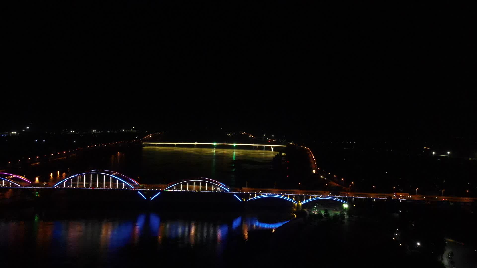 航拍湖南益阳资江二桥夜景视频的预览图