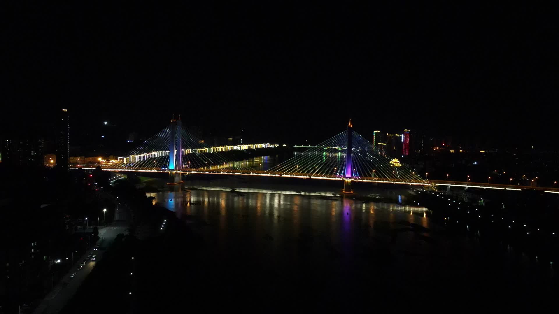 航拍湖南益阳龙洲大桥夜景视频的预览图