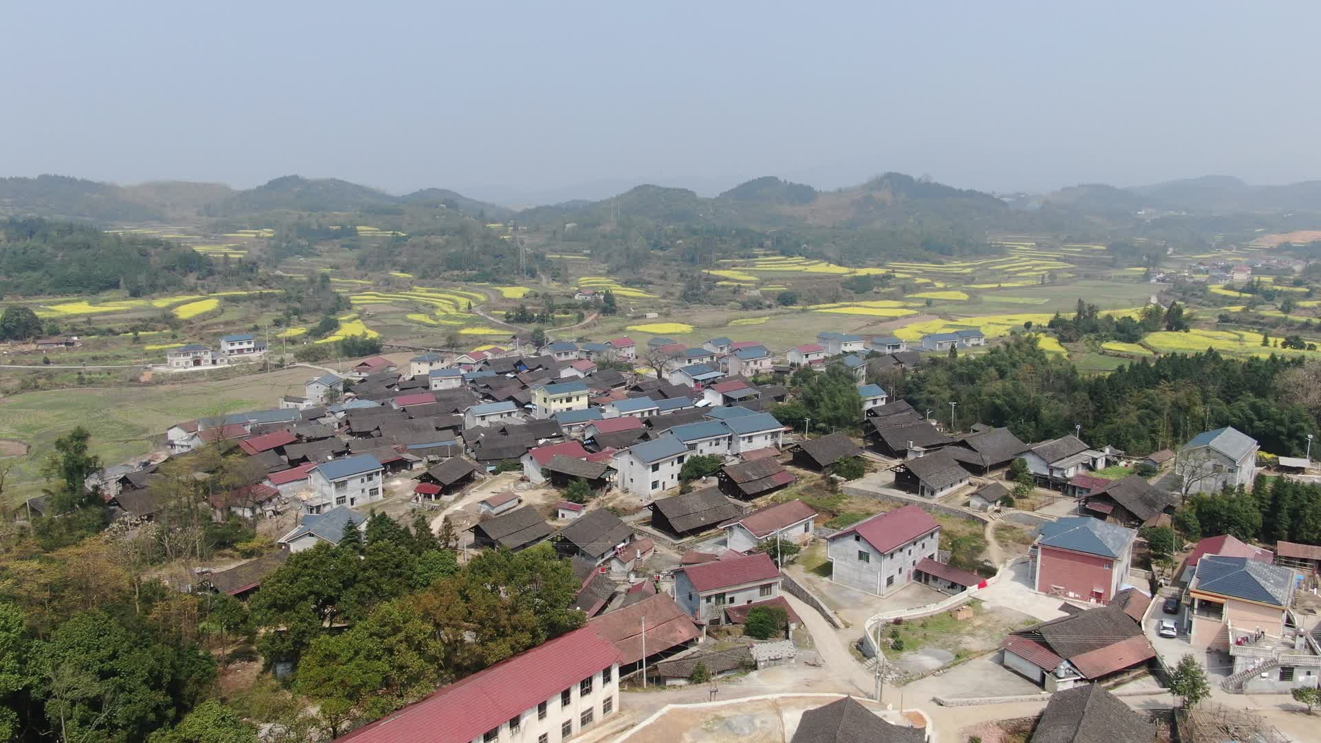 大气湖南集中村落航拍视频的预览图