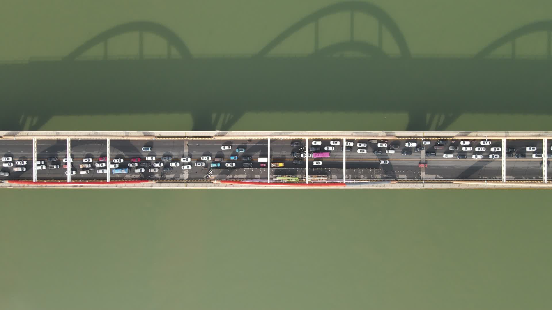 城市航拍湖南益阳龙洲大桥交通视频的预览图