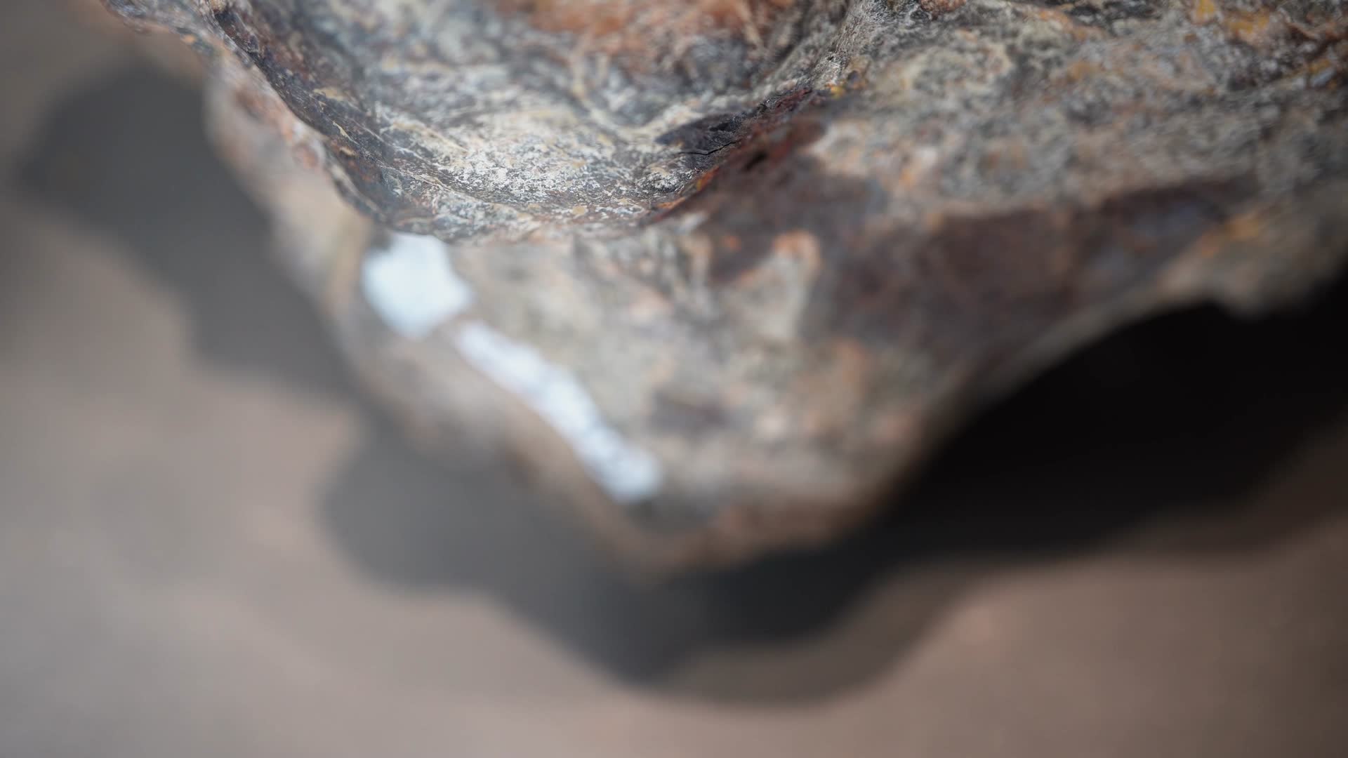 矿石岩石石头采样地质视频的预览图