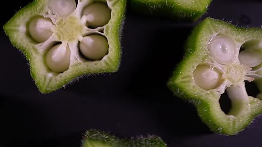 切开的秋葵健康养生食材视频的预览图