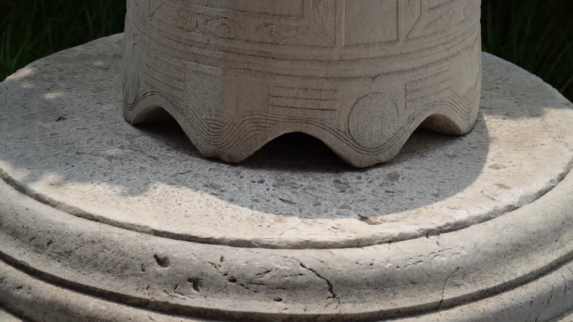 石雕石刻匠人古建筑视频的预览图