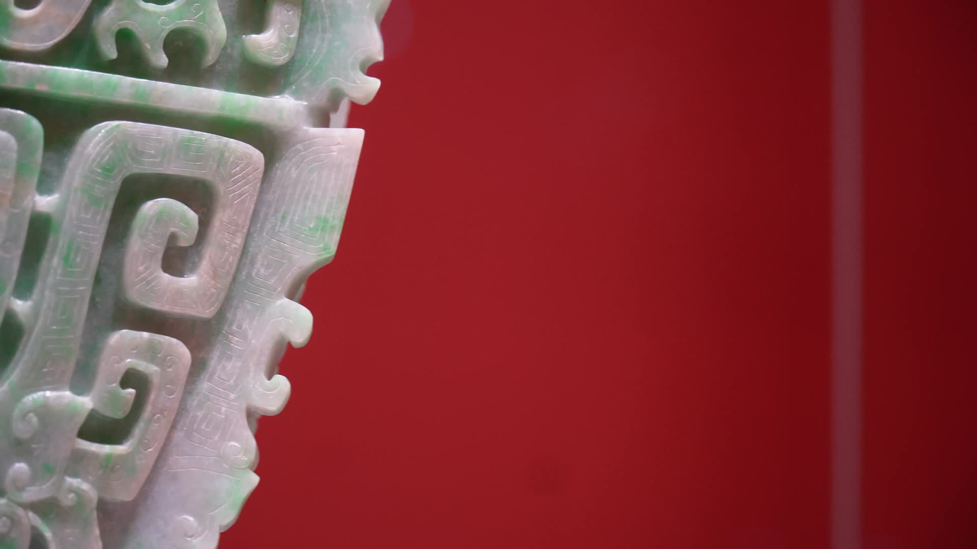 泰山石玉石雕刻工艺品籽料视频的预览图