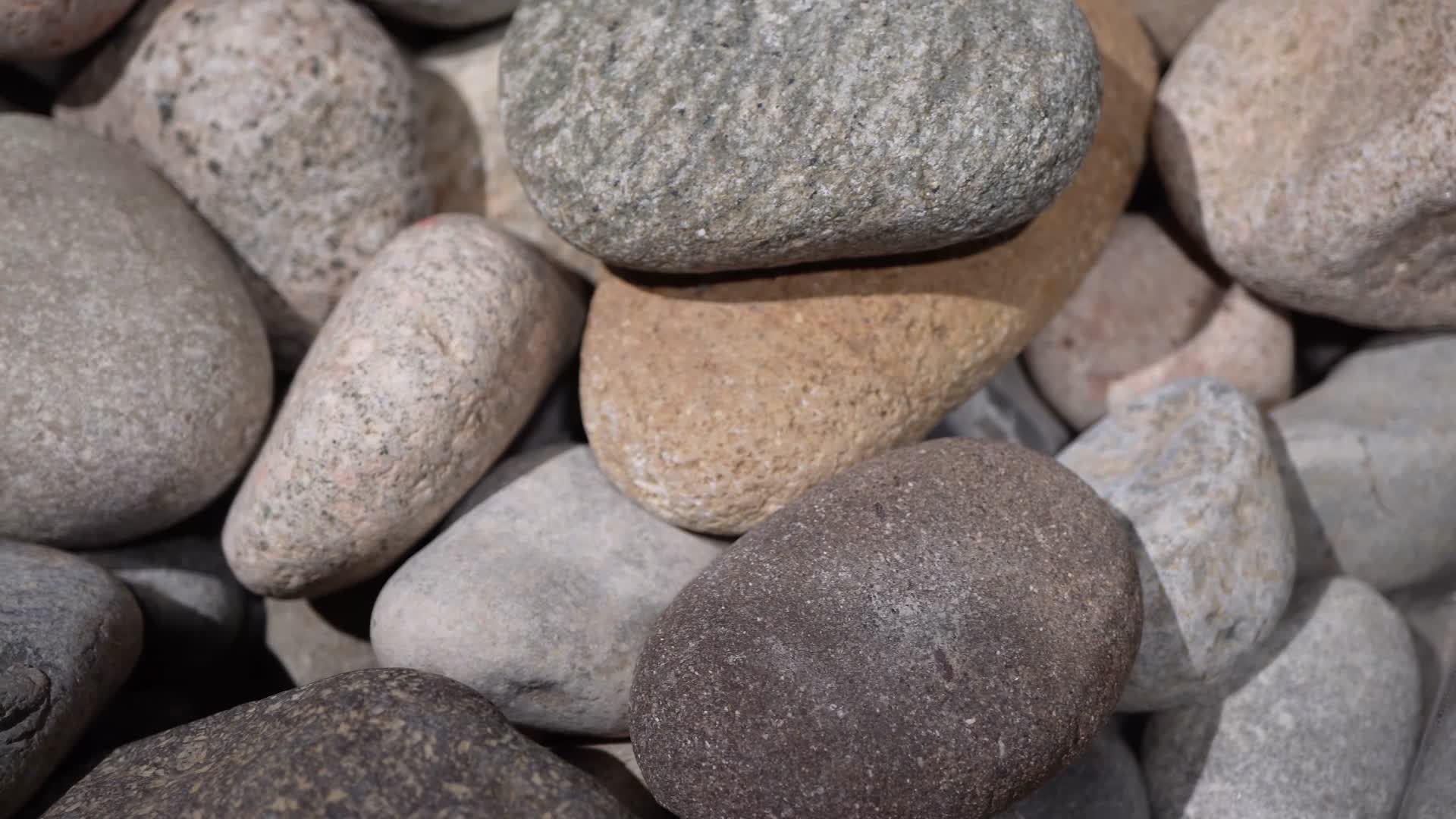 石块鹅卵石石头石子视频的预览图