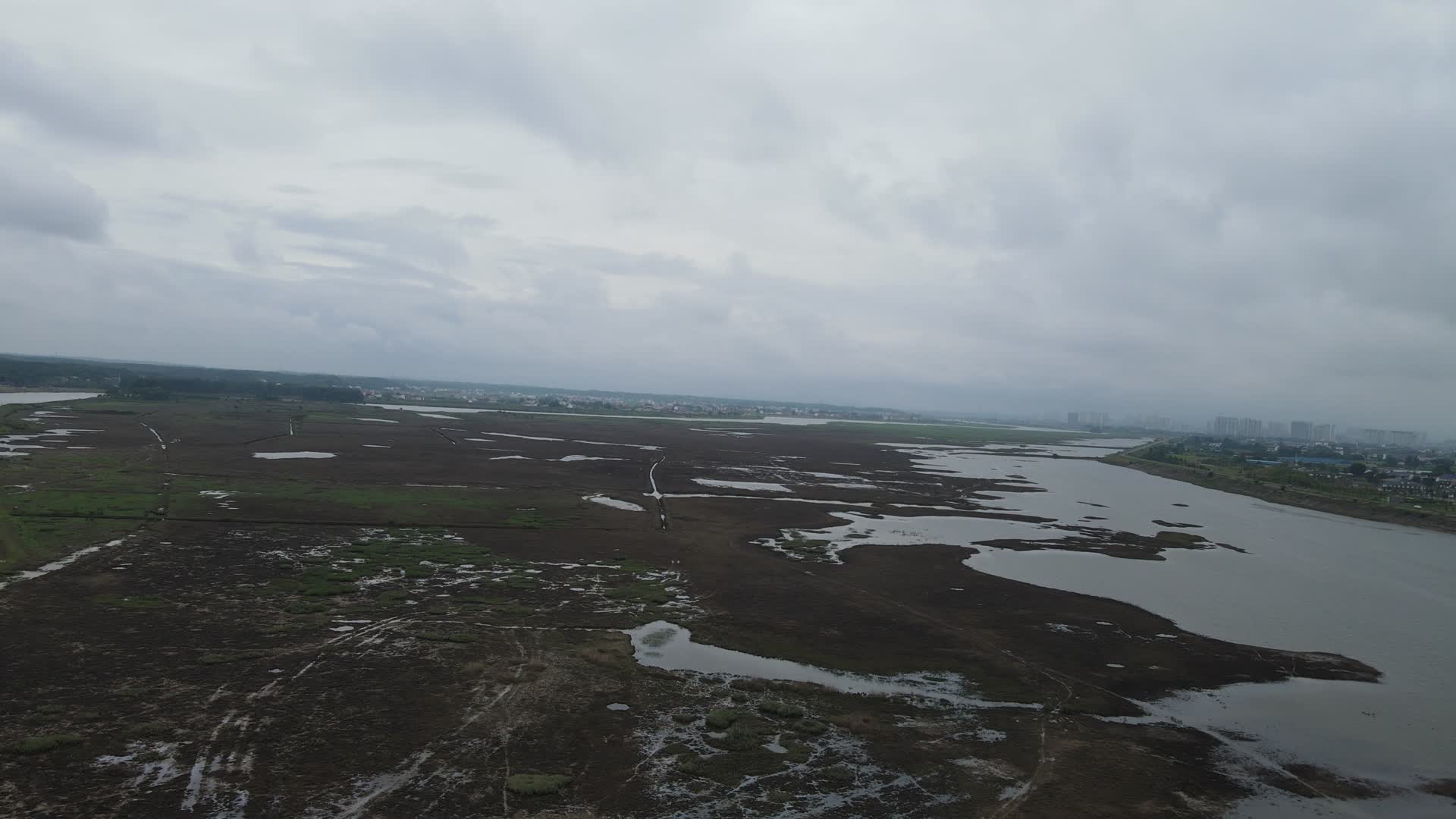 航拍湖南岳阳汨罗J江国家湿地公园视频的预览图