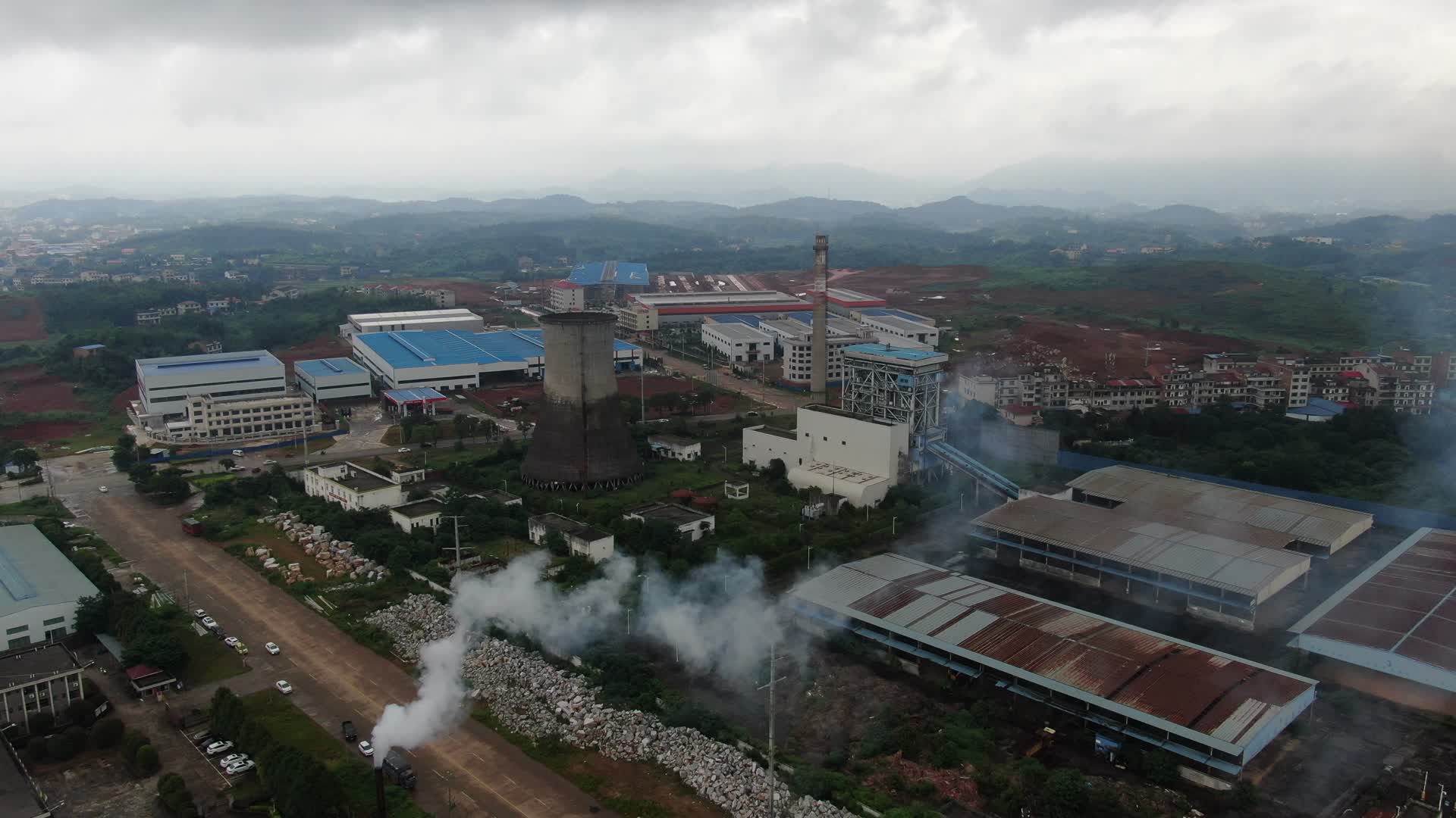 航拍工业生产工厂视频的预览图