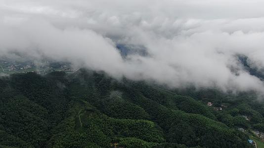 旅游景区湖南南山公园云雾缭绕航拍视频的预览图