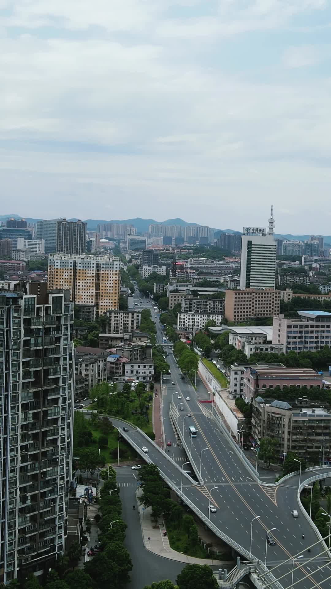 城市航拍湖南益阳城市交通竖屏航拍视频的预览图