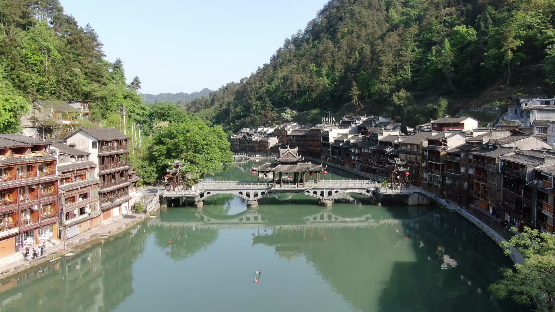 旅游景区湖南湘西凤凰古城航拍视频的预览图