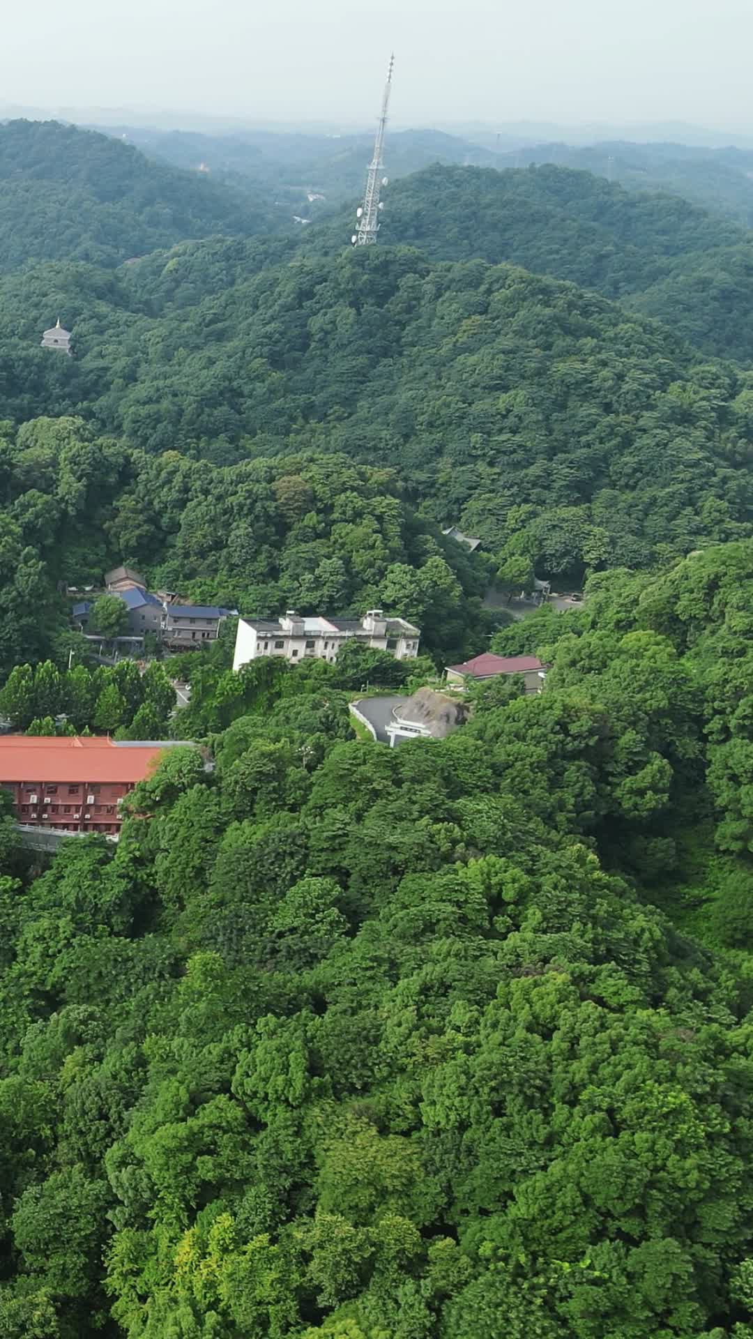 旅游景区湖南益阳白鹿寺古建筑竖屏航拍视频的预览图