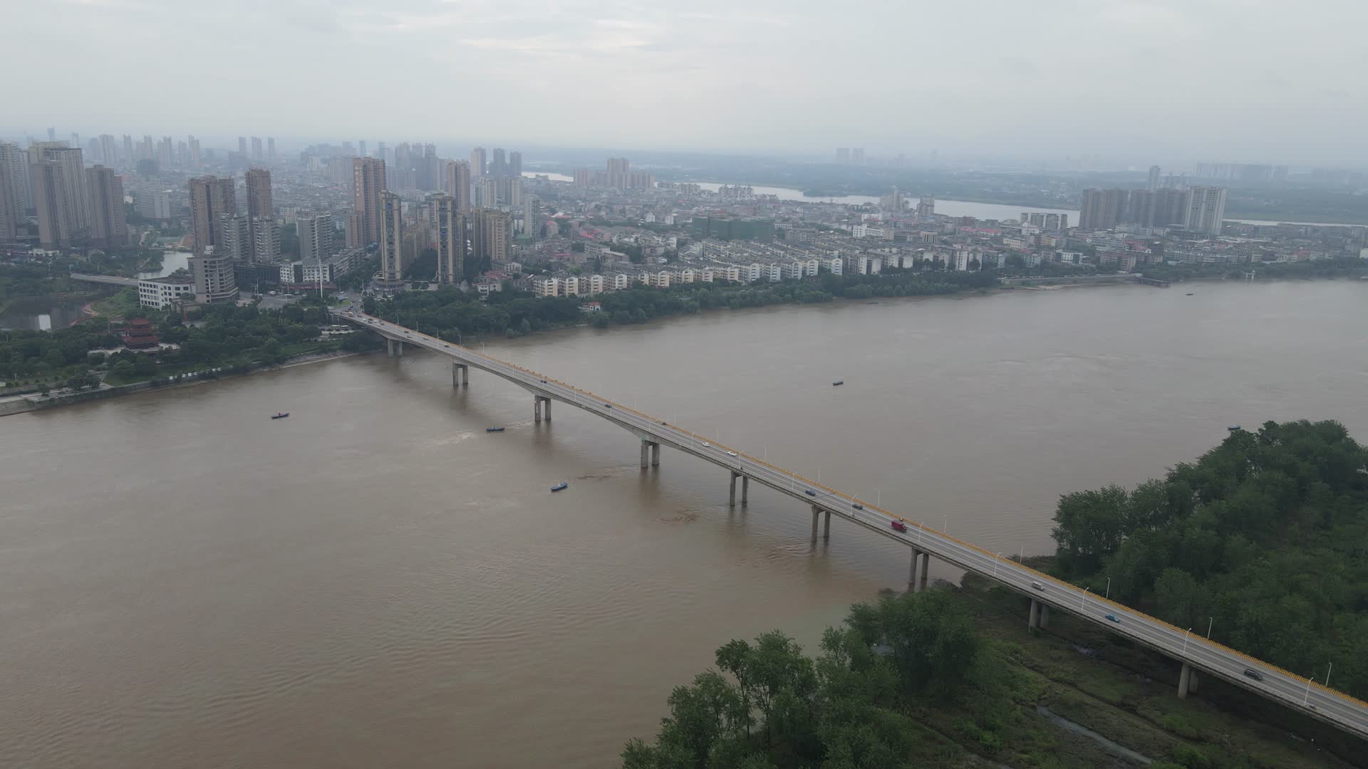航拍湖南岳阳湘阴湘江大桥视频的预览图