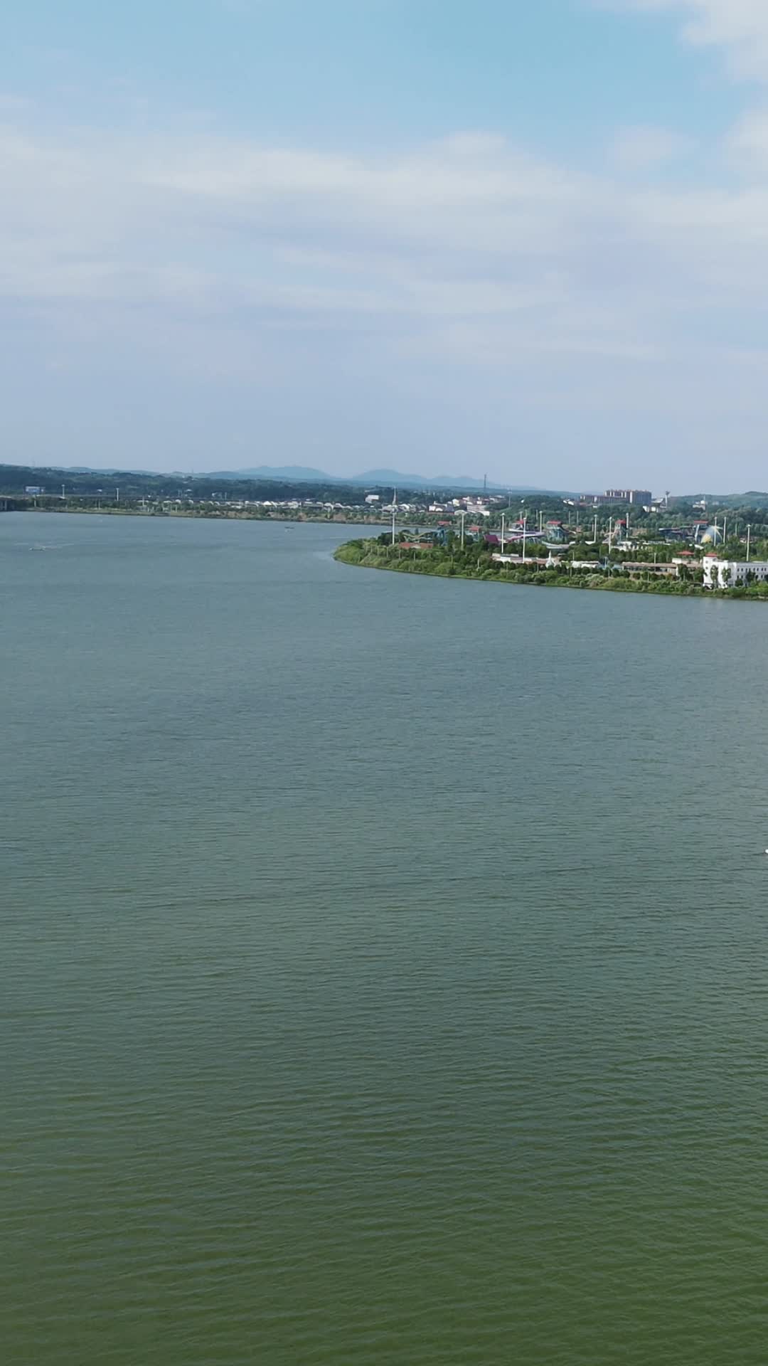 旅游景区湖南常德柳叶湖风光竖屏视频的预览图