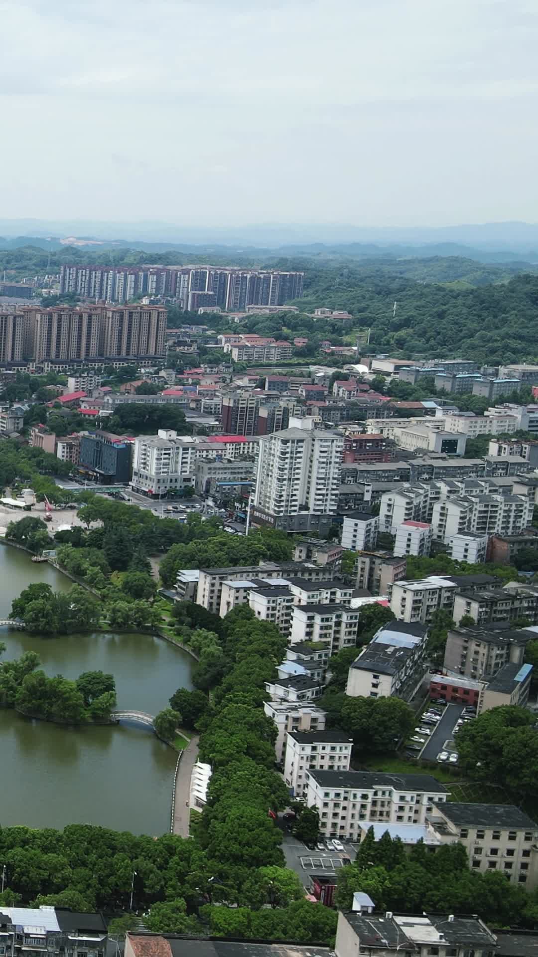 城市航拍湖南益阳秀峰公园视频的预览图