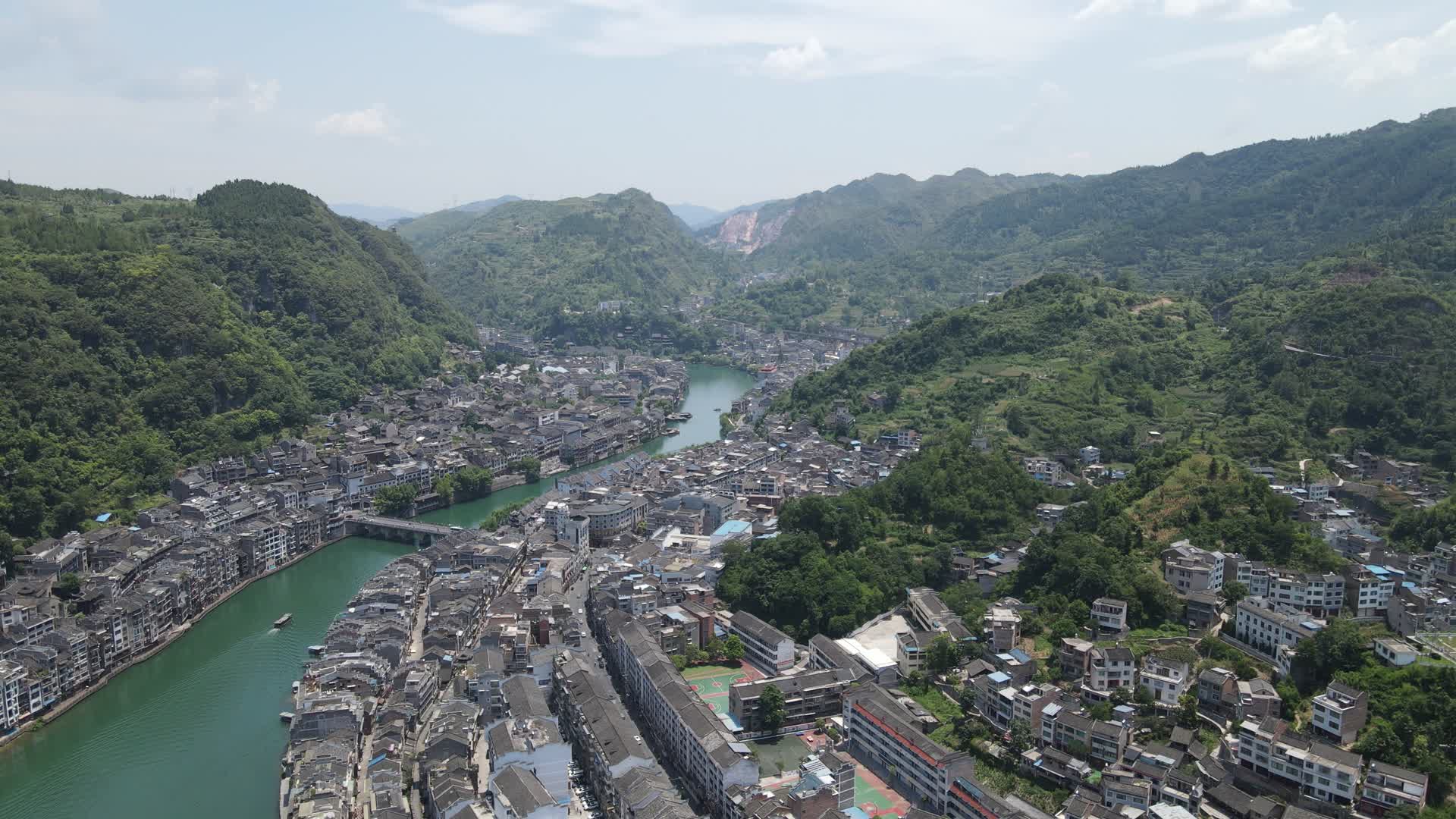 旅游景区贵州镇远古镇5A景区航拍视频的预览图