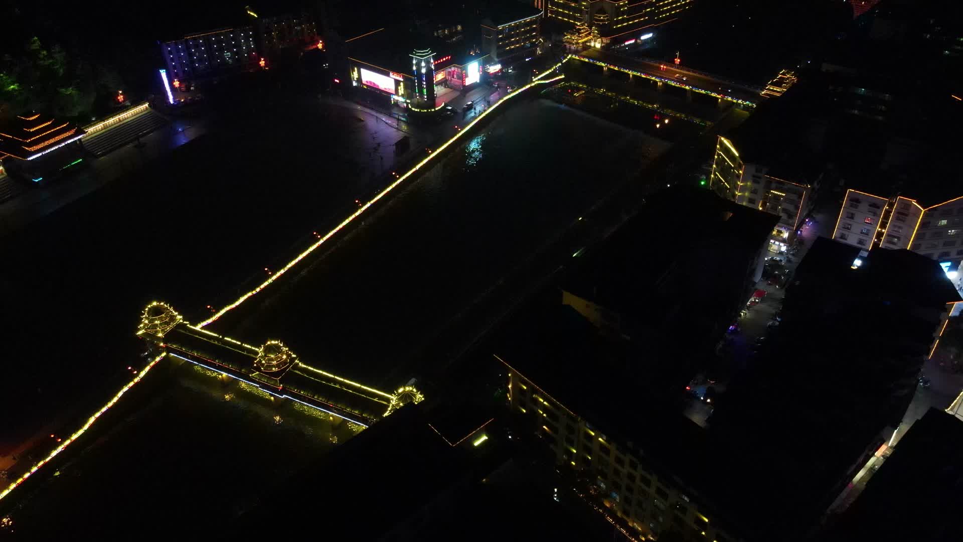 航拍湖南通道廊桥风雨桥夜景视频的预览图