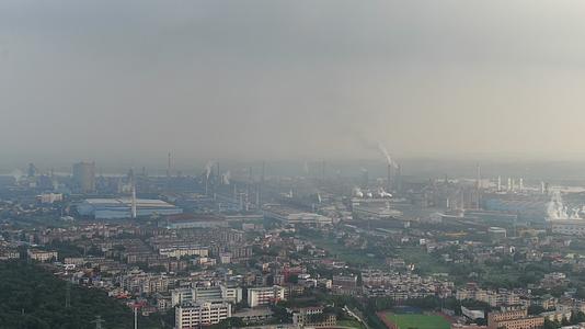 城市航拍工业污染工厂炊烟视频的预览图
