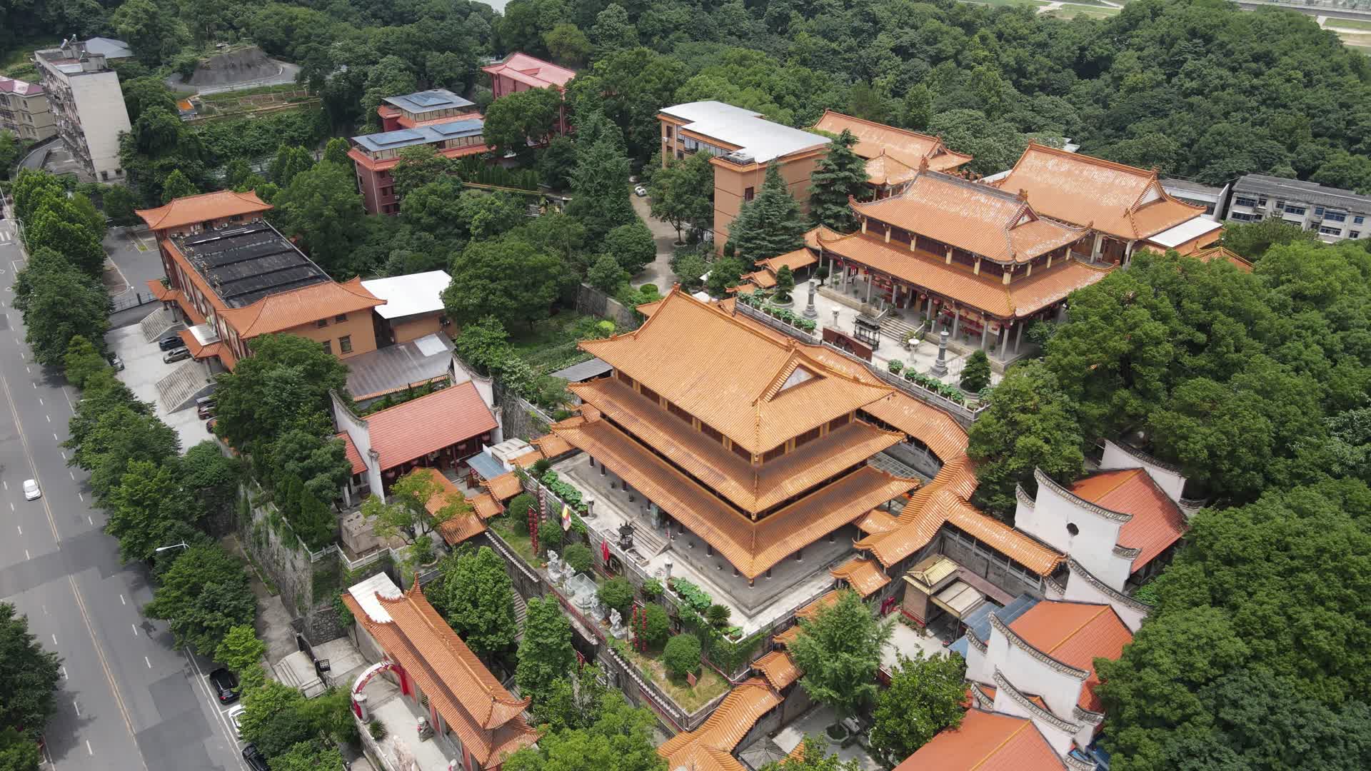 旅游景区湖南益阳白鹿寺历史文化古建筑航拍视频的预览图