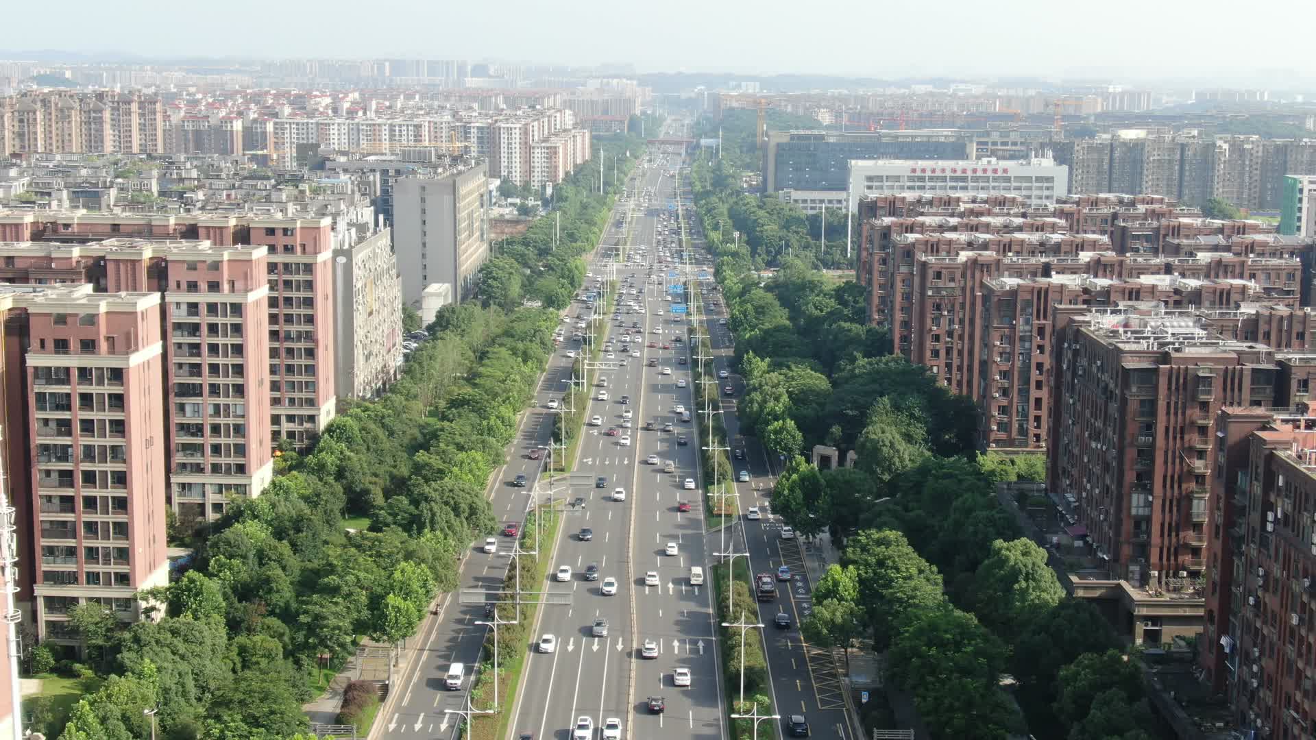 城市航拍湖南长沙芙蓉大道拥堵交通视频的预览图
