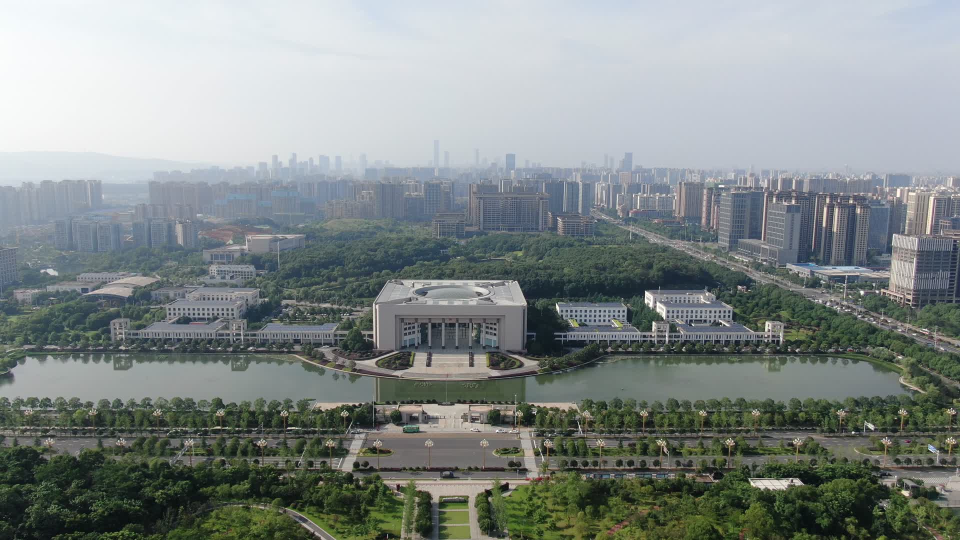 城市航拍湖南省政府大楼视频的预览图