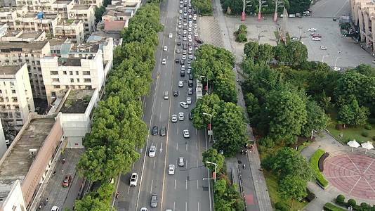 城市航拍湖南湘潭城市拥堵交通视频的预览图