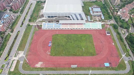 航拍湖南湘潭大学体育运动场视频的预览图