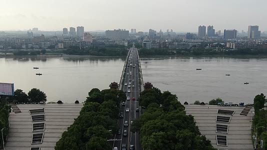 湖南湘潭大桥交通航拍视频的预览图
