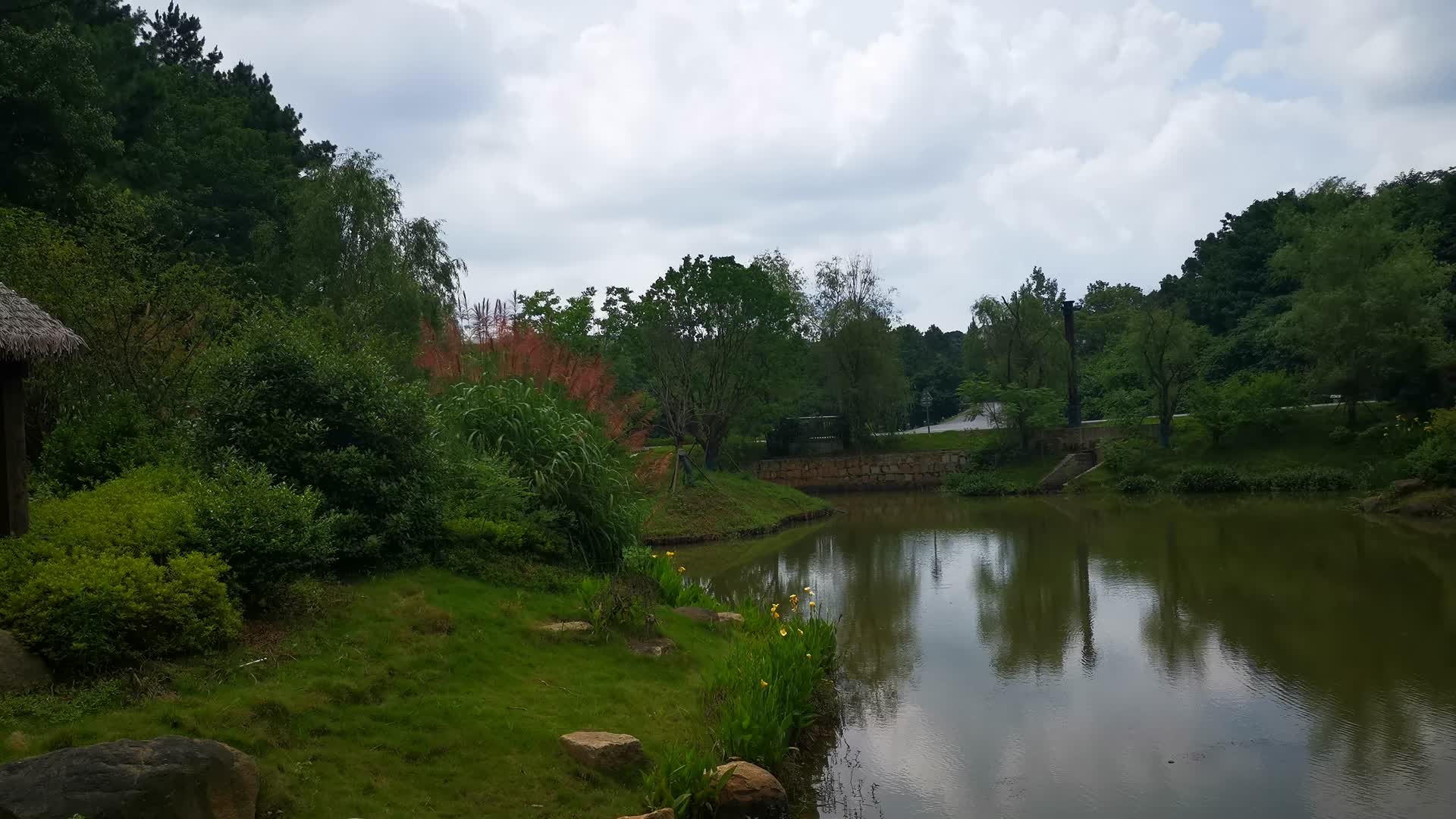 旅游景区湖南岳阳屈子文化园饮马泉视频的预览图