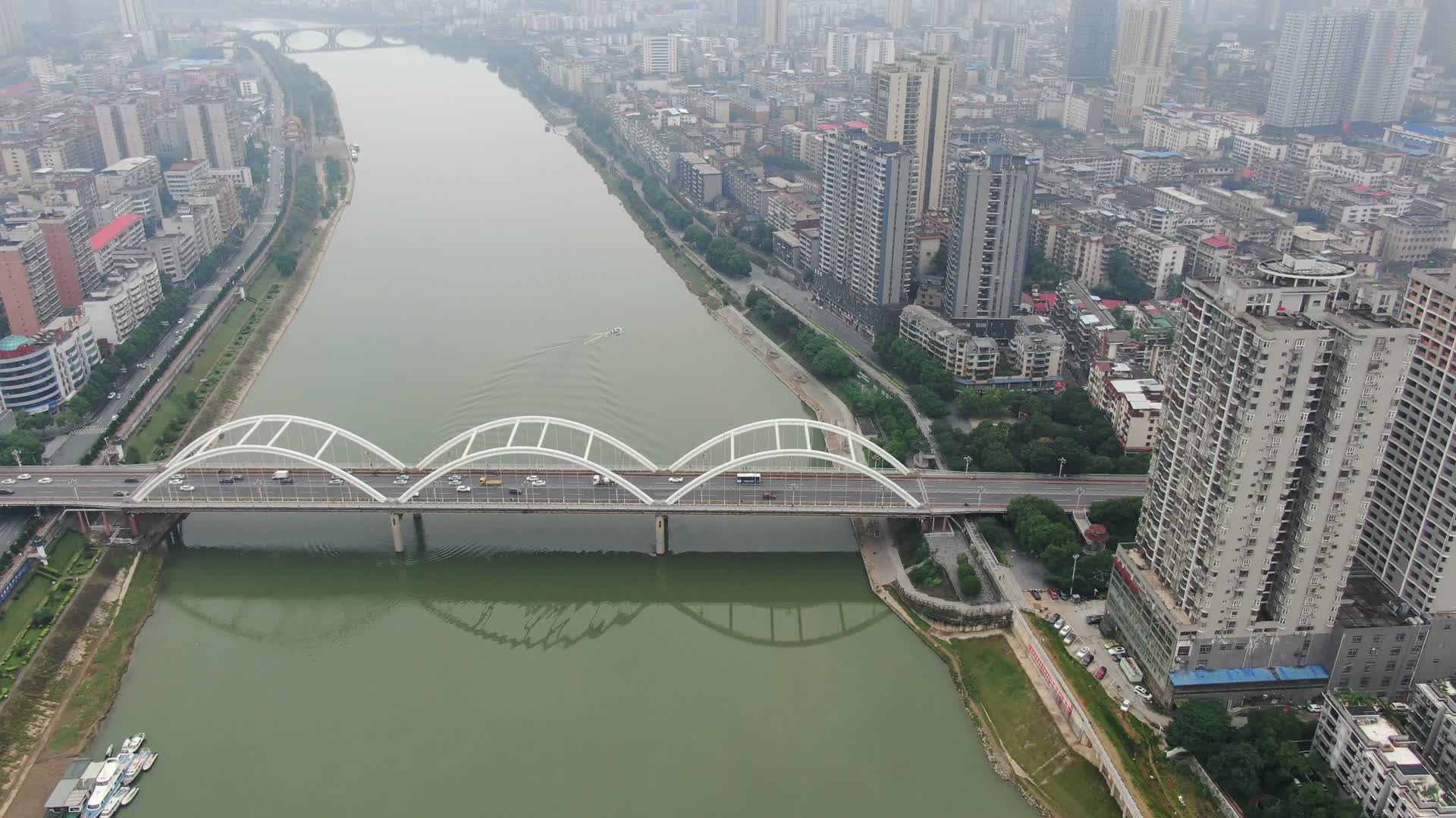 航拍湖南邵阳西湖大桥资江视频的预览图