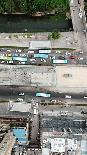 城市航拍俯拍城市拥堵交通贵州贵阳视频的预览图