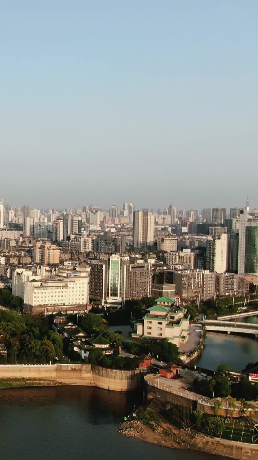 城市航拍江西南昌城市风光视频的预览图