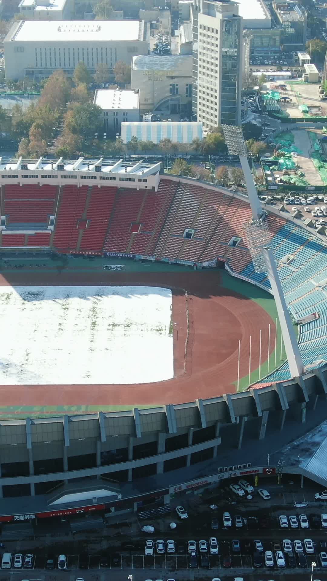 城市航拍济南体育中心竖屏视频的预览图