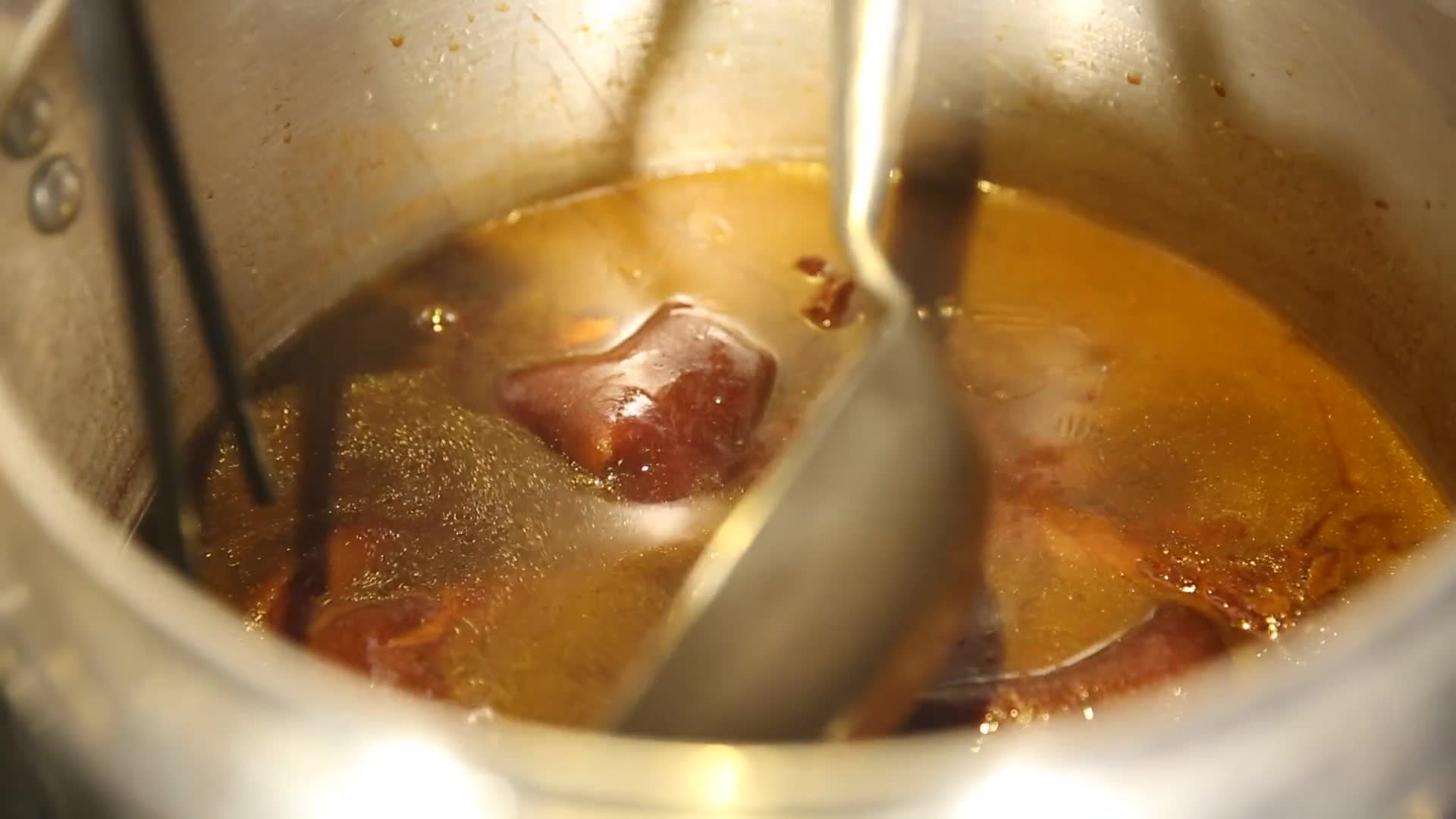 镜头合集大锅卤货炖猪蹄视频的预览图