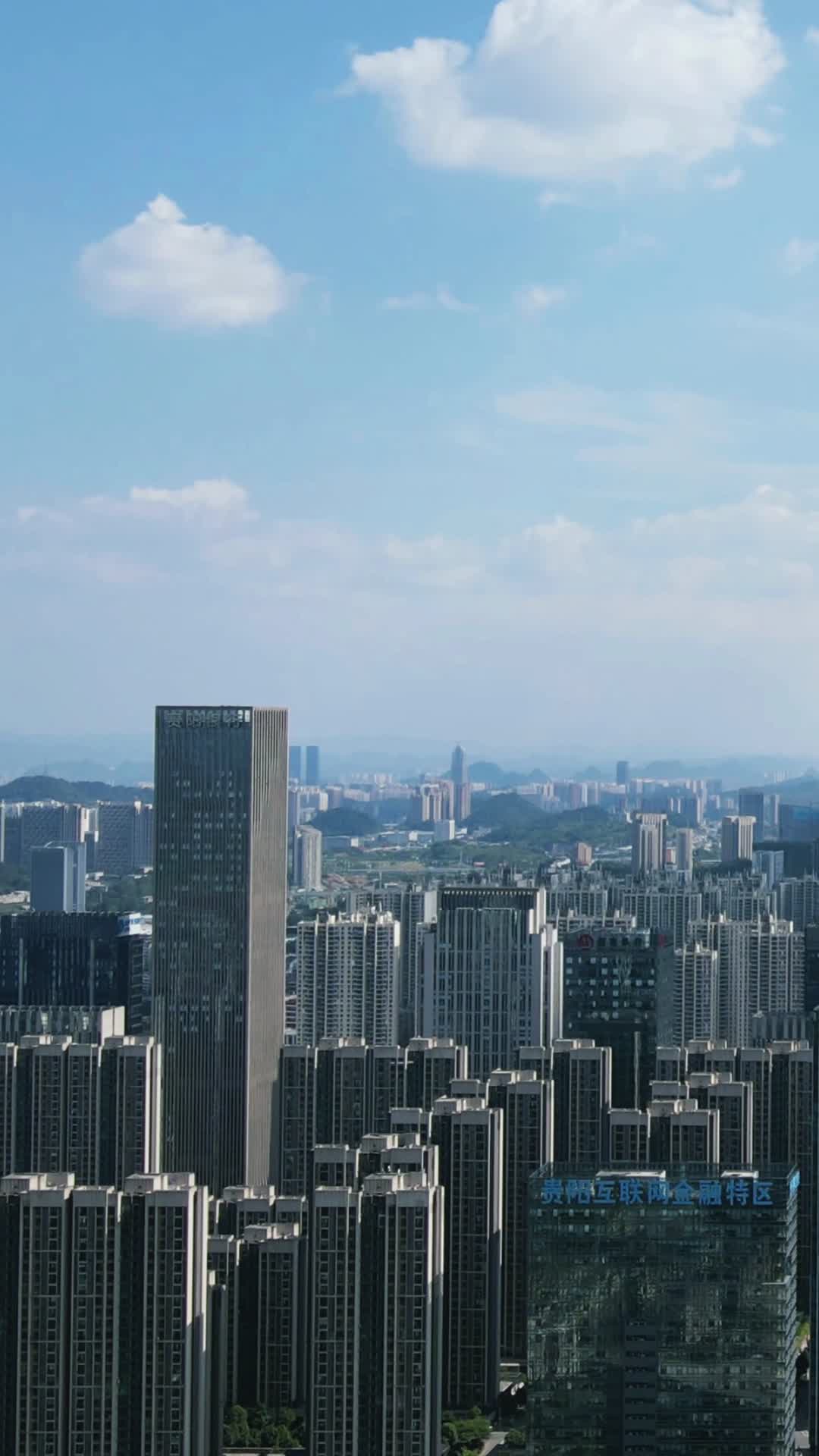城市航拍湖北武汉城市高楼建筑竖屏视频的预览图