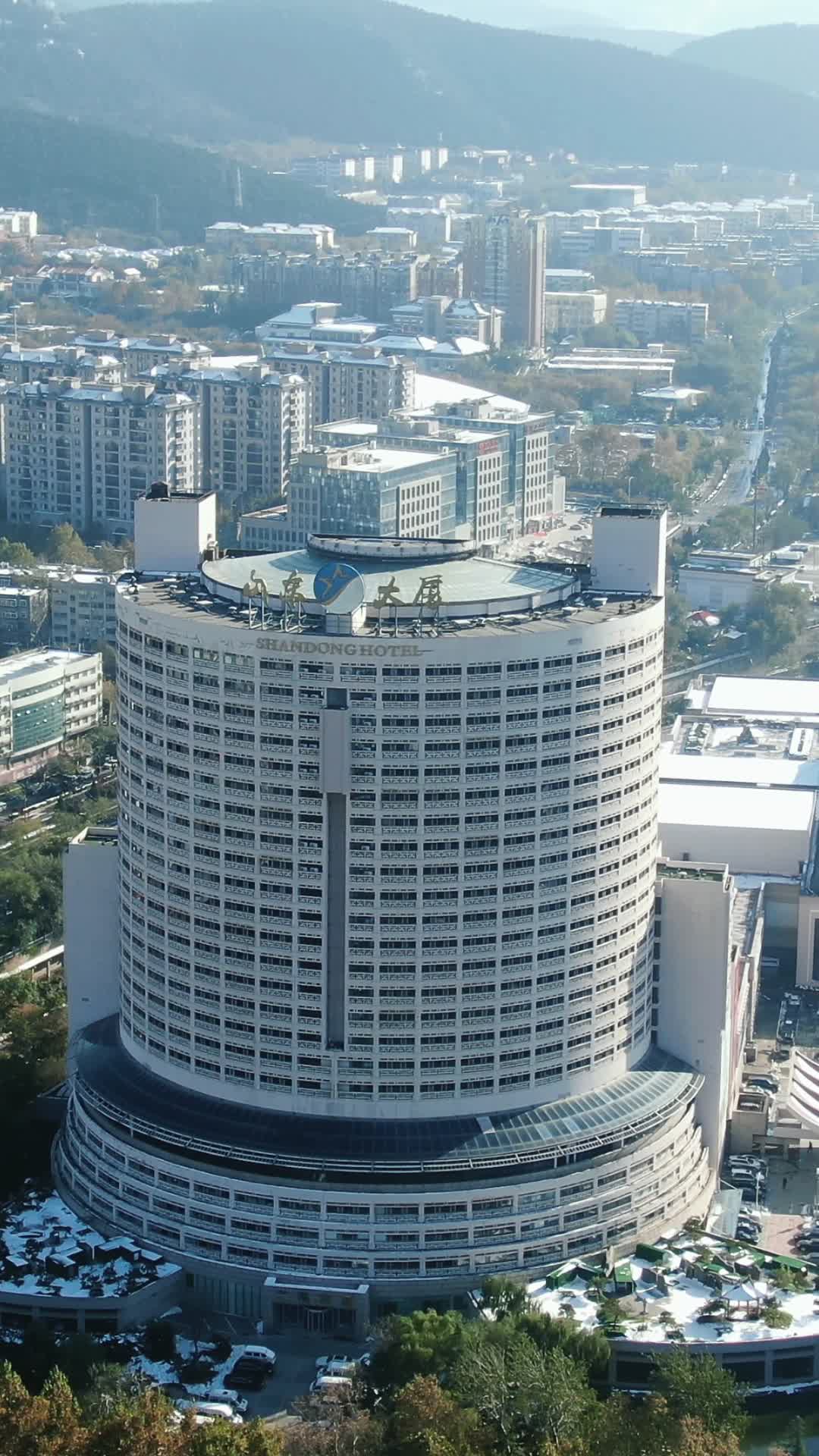 城市航拍山东大厦竖屏视频的预览图