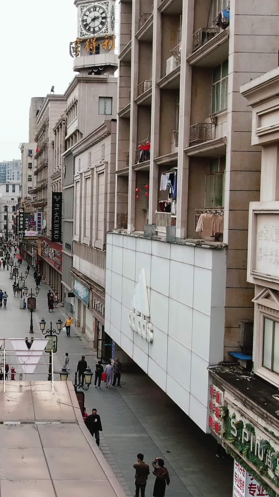 城市航拍江西南昌胜利路步行街竖屏视频的预览图