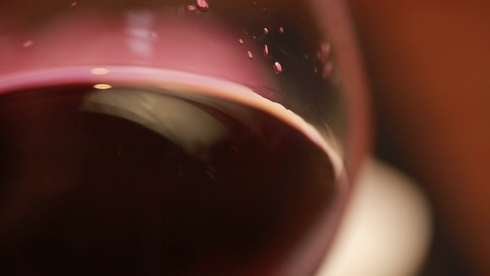 镜头合集高脚杯装红酒视频的预览图