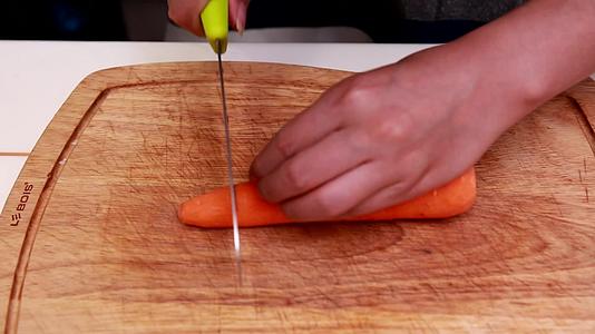 镜头合集健康蔬菜胡萝卜视频的预览图