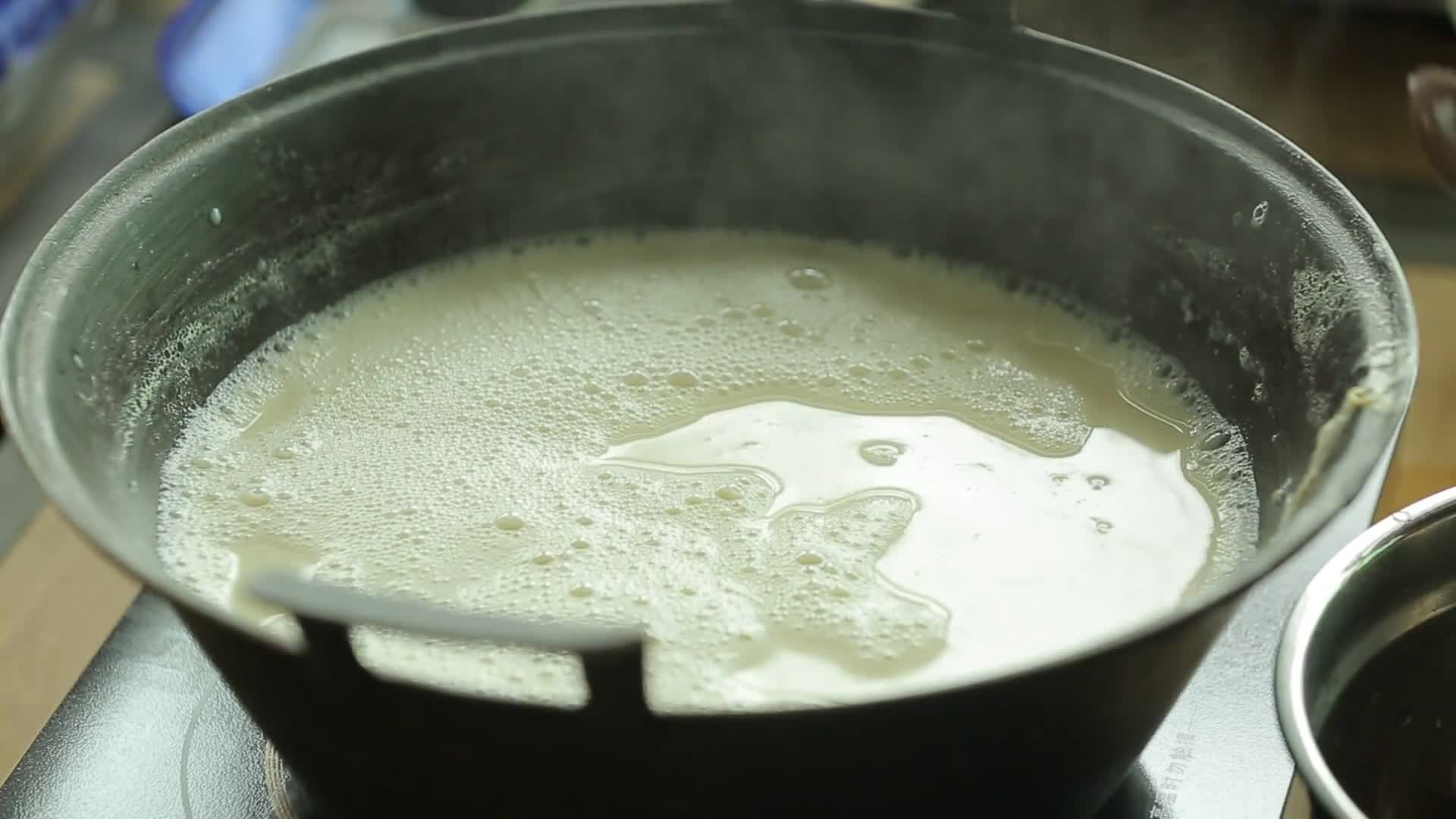 镜头合集古法酸浆白醋点豆腐卤水豆腐视频的预览图