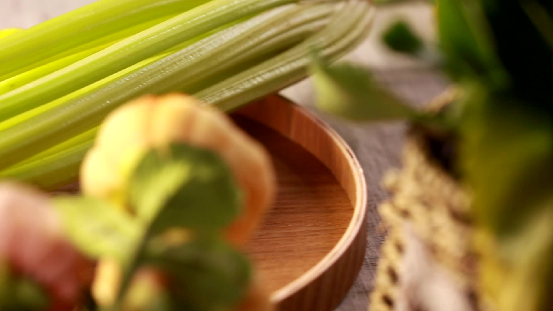 镜头合集减肥瘦身清肠蔬菜芹菜视频的预览图