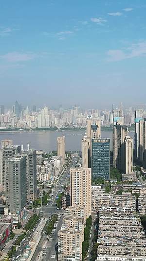 城市航拍武汉城市高楼交通竖屏视频的预览图