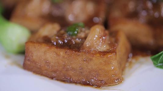 镜头合集中华美食鲜虾酿豆腐视频的预览图