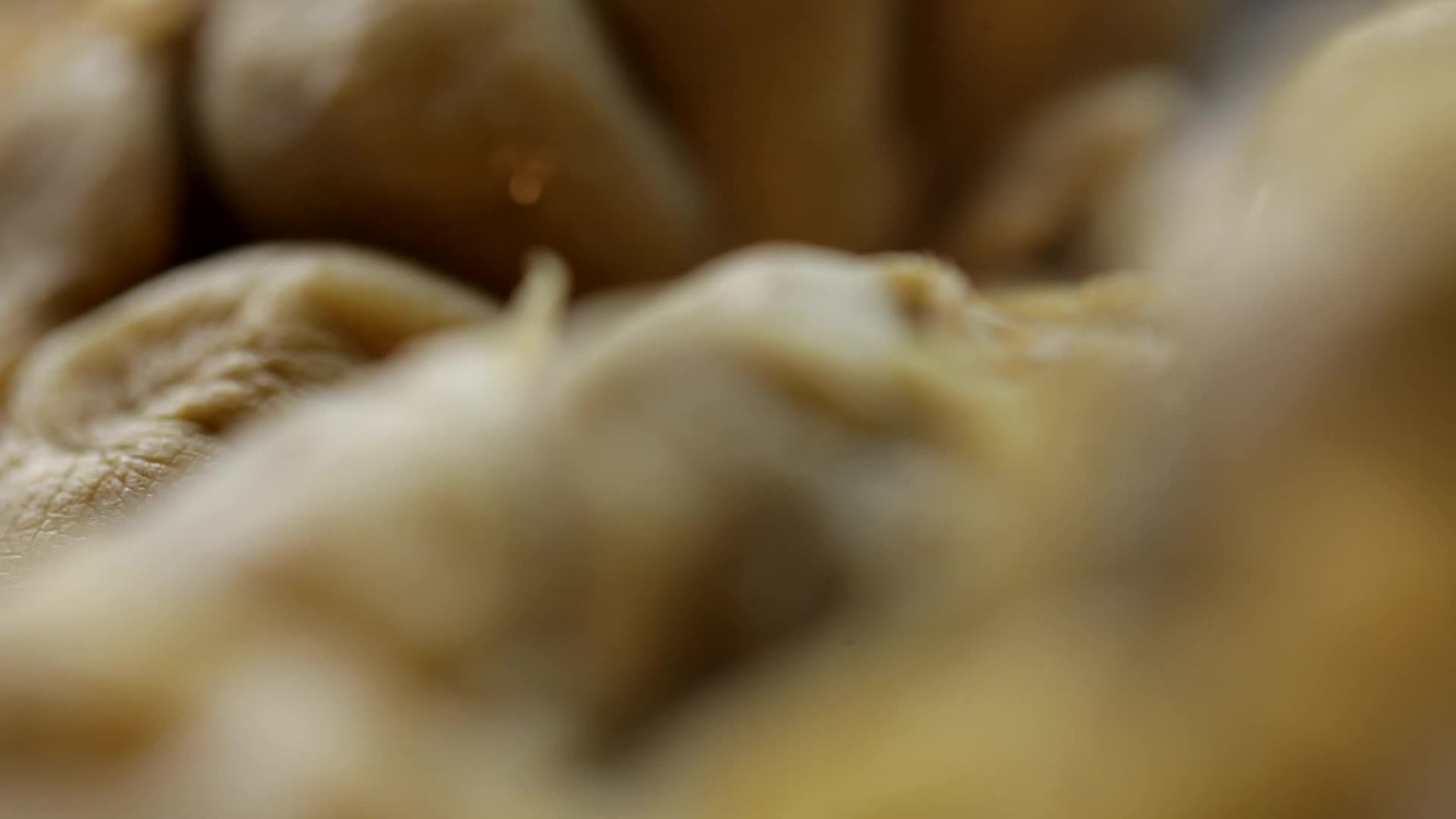 镜头合集腌制好的咸菜疙瘩芥菜头视频的预览图