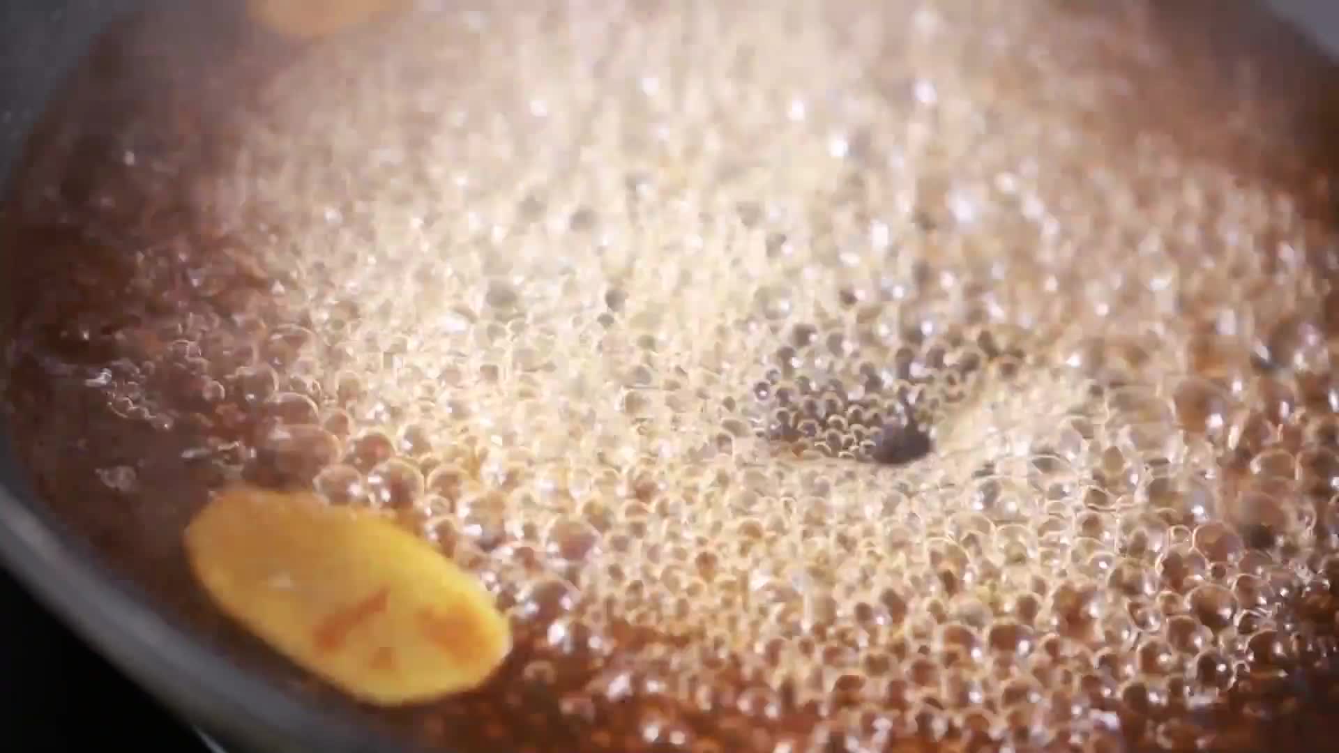 镜头合集调味烹调红烧酱汁视频的预览图