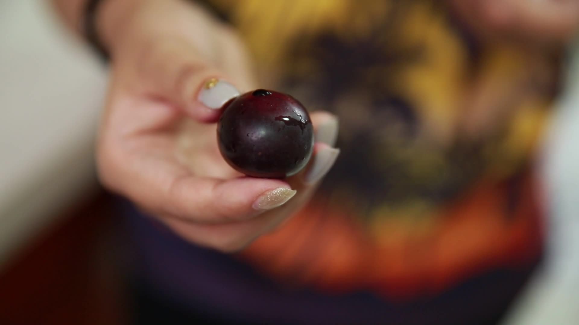 镜头合集买葡萄吃葡萄视频的预览图