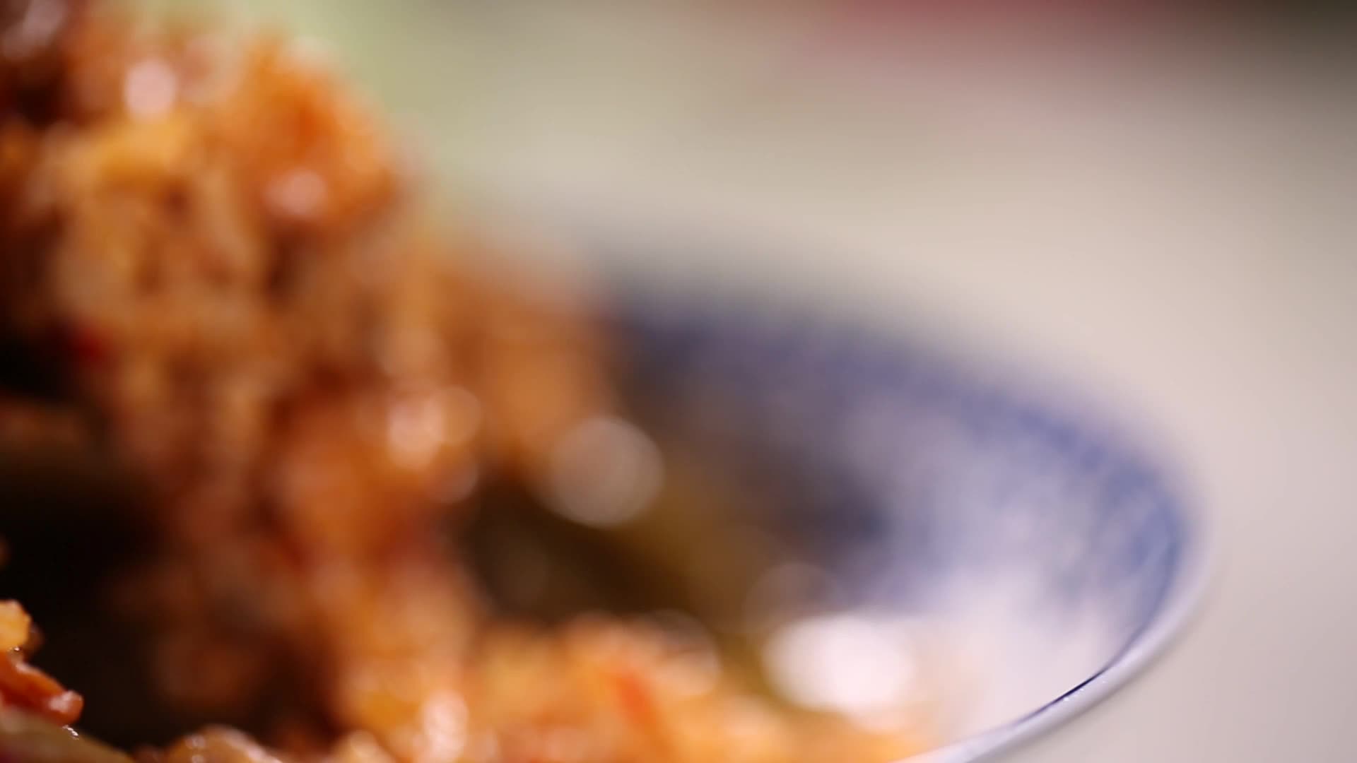 镜头合集肉汤拌饭扁豆排骨焖饭视频的预览图